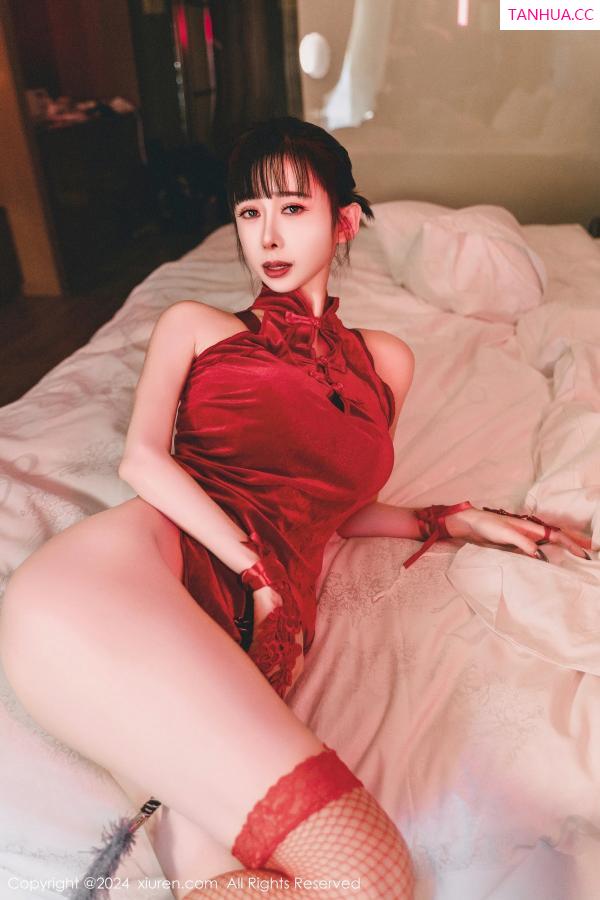   [XiuRen]高清写真图 2024.02.01 No.8047 宝宝甜 新人旗袍第21张图片